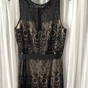 Beautiful TAHARI SIZE 12 Black Lace & Champagne Colored Satin Gown